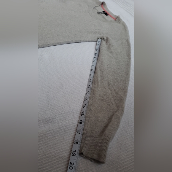 🌟SEE NEW LISTING!🌟🤍Apt 9 100% Cashmere Sweater •Soft Grey Boxy Raglan Sleeve - Picture 5 of 6